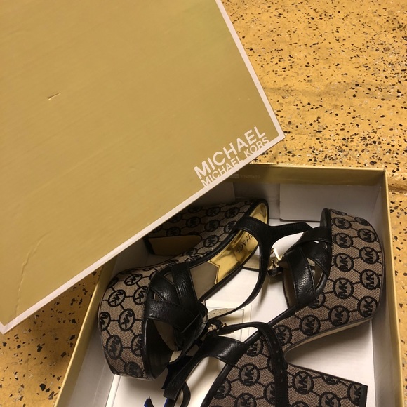 Shoes - Picture 5 of 5